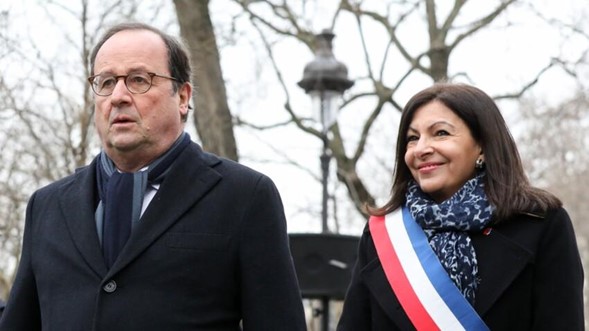 Imagen 1. François Hollande, último presidente socialista, junto a la alcaldesa de París Anne Hidalgo, candidata del Partido Socialista a presidenta en 2022. Foto de Stephane Lemouton para Bestimage. 
